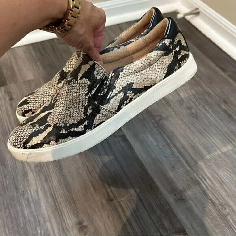 DR. SCHOLL'S Comfort Madison Animal Print Slip On Flats Sneakers Size 8